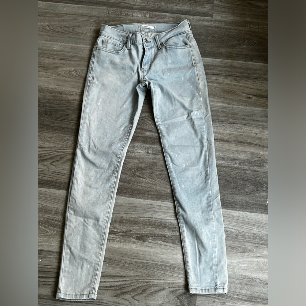 Levi’s light wash skinny jeans